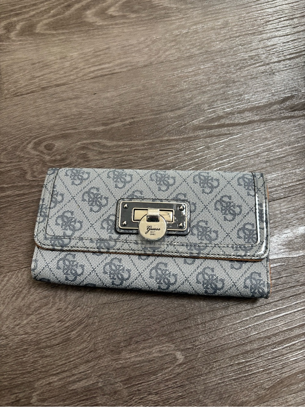 New Guess Monogram Wallet Silver Grey Logo Print Snap Closure Floral Print